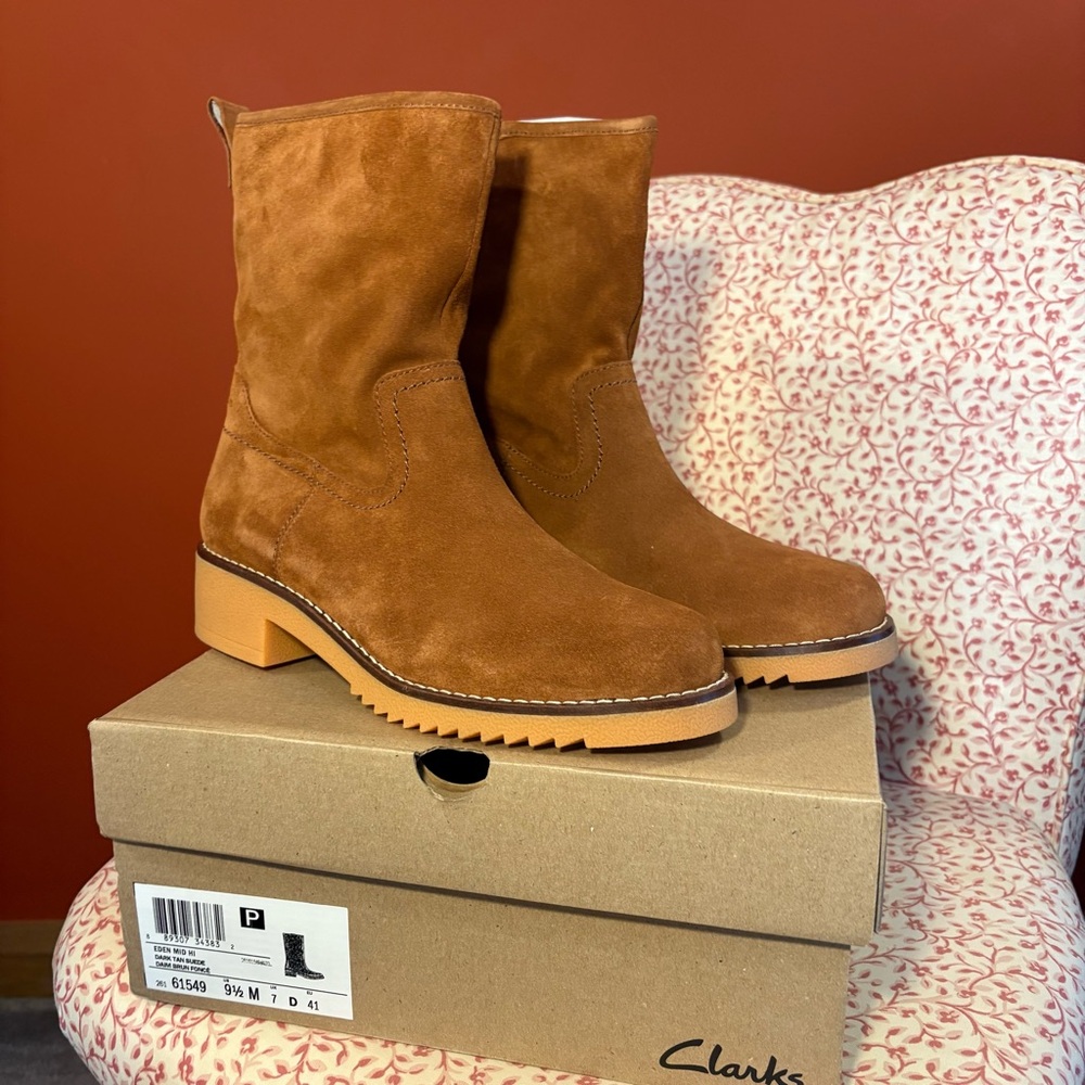 Clarks Women's Eden Tan Suede Boots 9.5